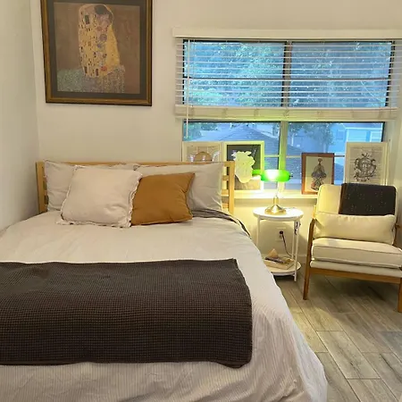Entire Loft In Montrose District, Houston, Texas Apartment